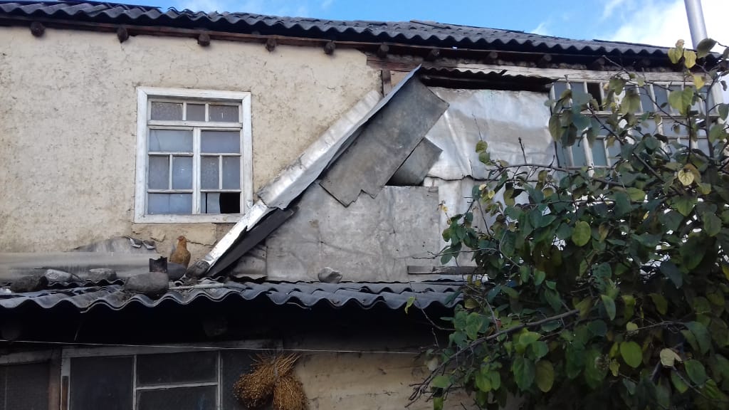 "Yağış, külək bərkiyəndə qorxuruq ki, ev başımıza dağılar"