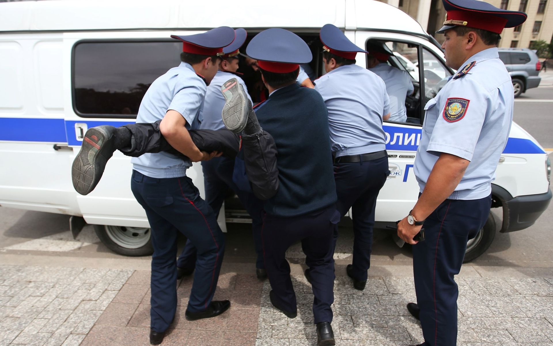 Задержания в день выборов в Казахстане