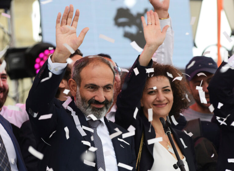 Paşinyan və Akopyan, foto: Reuters