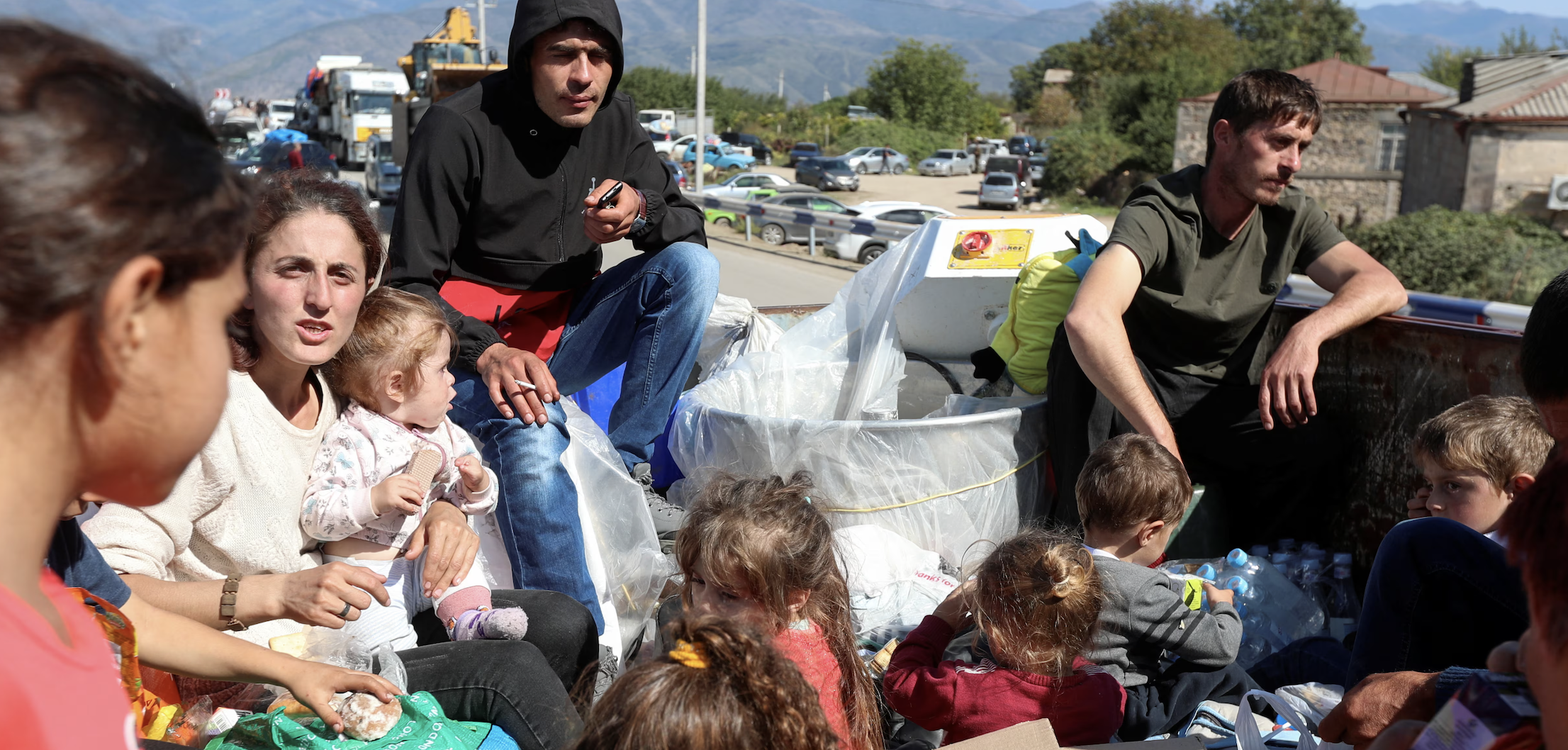 Dağlıq Qarabağ erməniləri köçərkən, Foto: Reuters