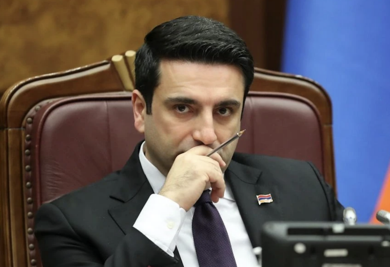 Simonyan, rəsmi foto