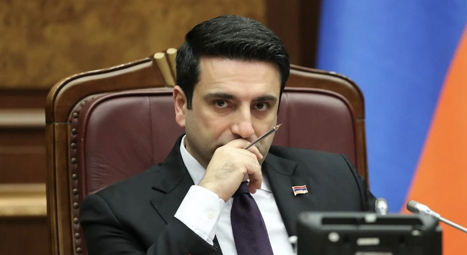 Simonyan, rəsmi foto