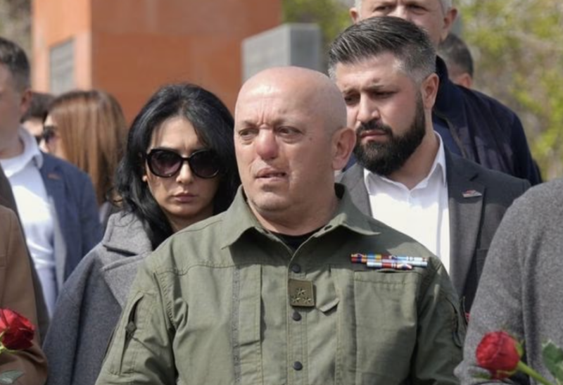 Artur Avanesyan, rəsmi foto