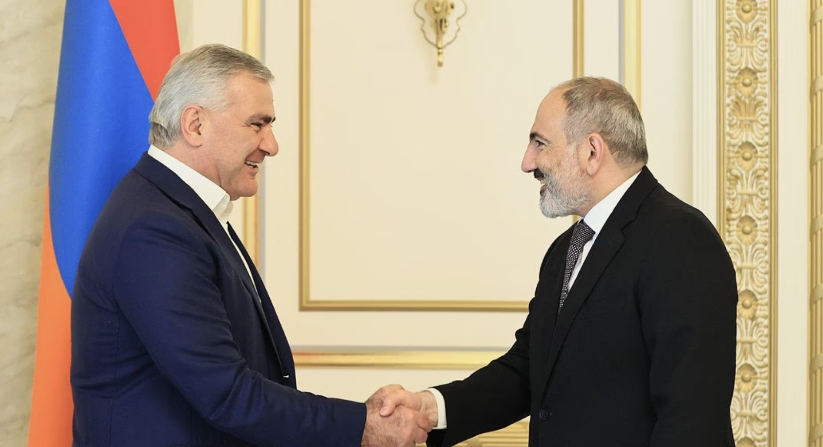 Karapetyan və Paşinyan, rəsmi foto