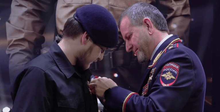 Adam Kadırov (solda), foto: Kadırovun teleqram kanalı