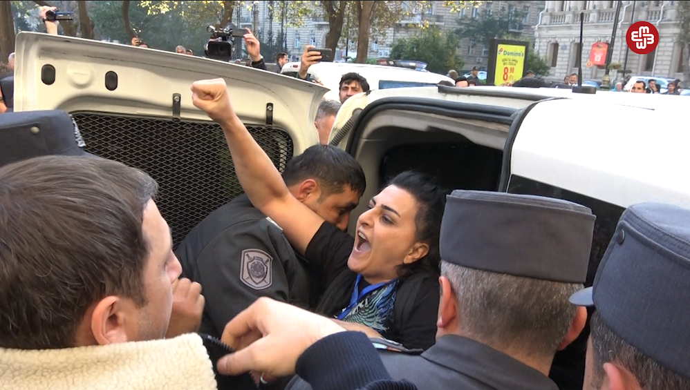 Polis rəisi: "Sənə dəyərəm yox, üstündən də keçərəm"