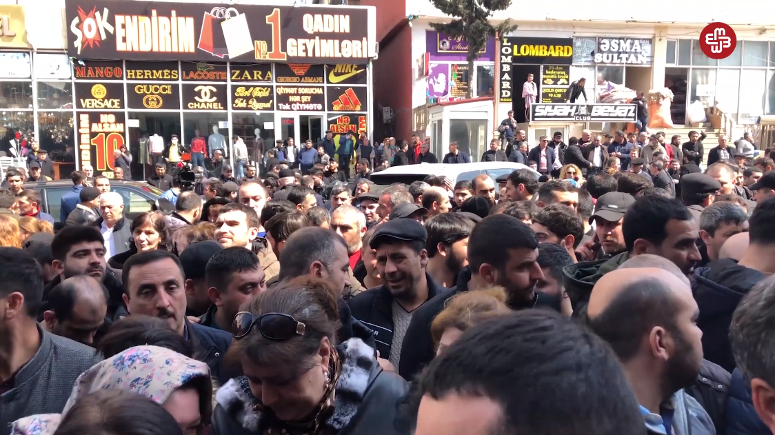 Dükan sahibi: "Komissiya bizim mallara qiymət qoymasın"