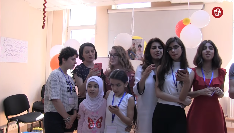 "Bu gün hamımız uşaq olaq"