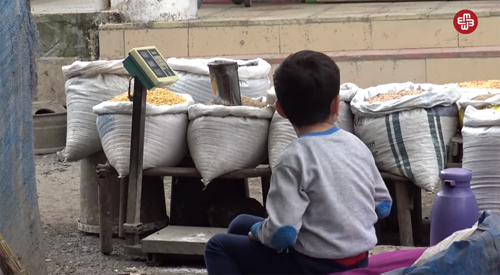 Masallı bazarında: "12 yaşlı uşağı işləməyə çıxarırıq"
