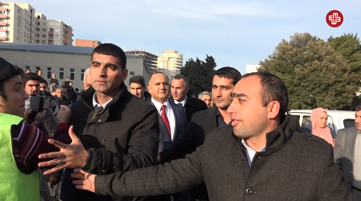 YAP namizədinin görüşünə şikayətçilər buraxılmadı