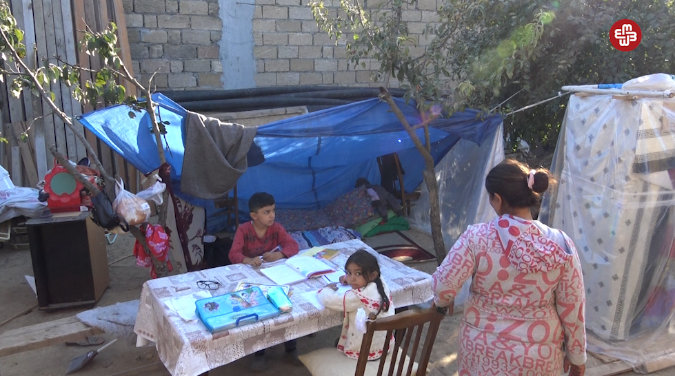 Dörd uşaqlı ailə çadırda yaşayır