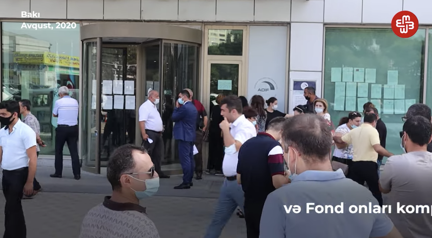 Bağlanmış bankların əmanətçiləri aksiya keçirdi