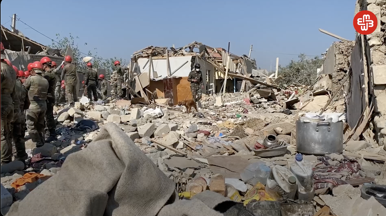 Gəncə sakini: "Kaş hər kəsin evi dağılardı, özlərinə bir şey olmazdı"