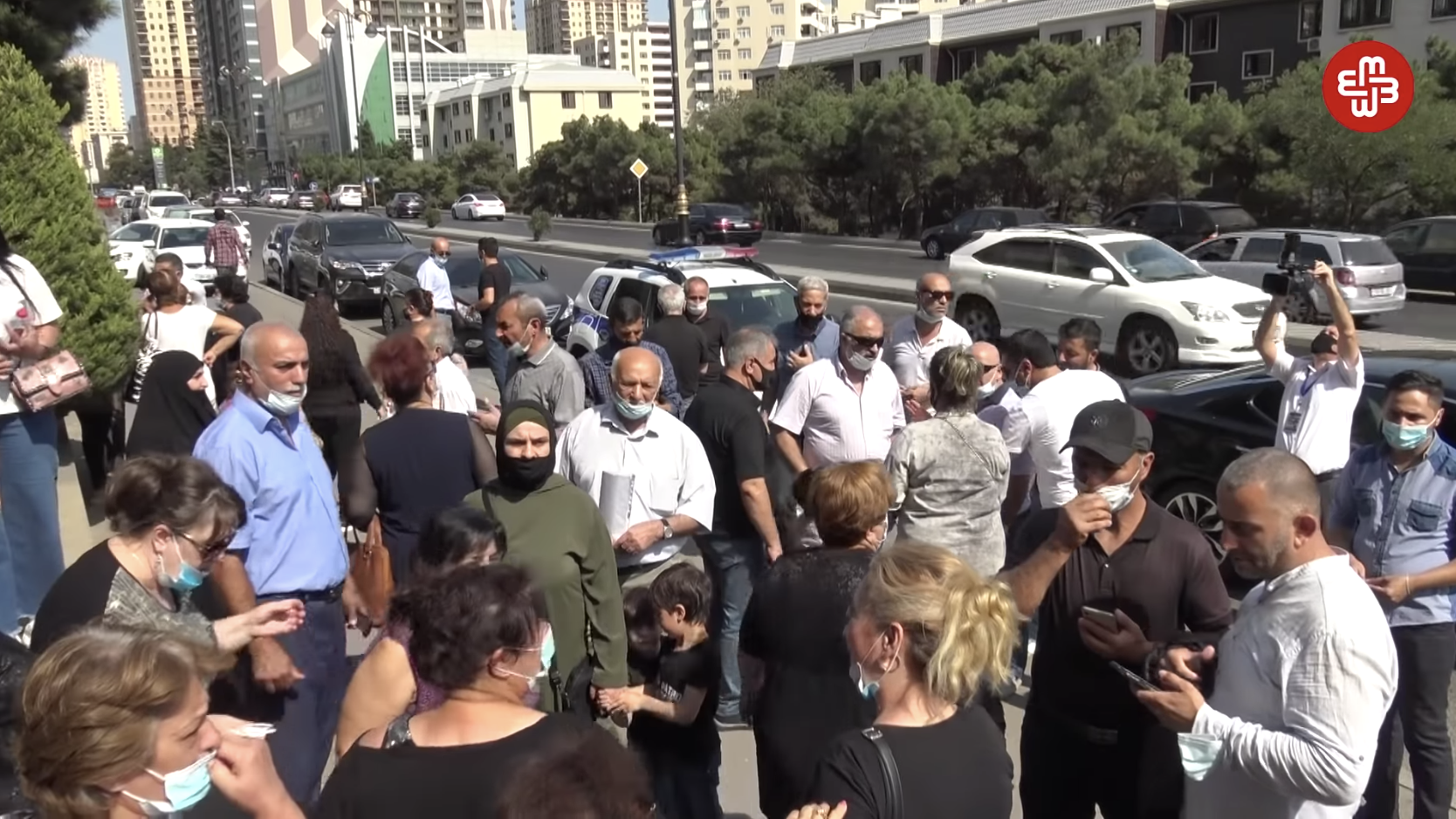 “Vəzifəyə gələn 5 ay işləyib, camaatın haqqıyla özünə villa tikdirir”