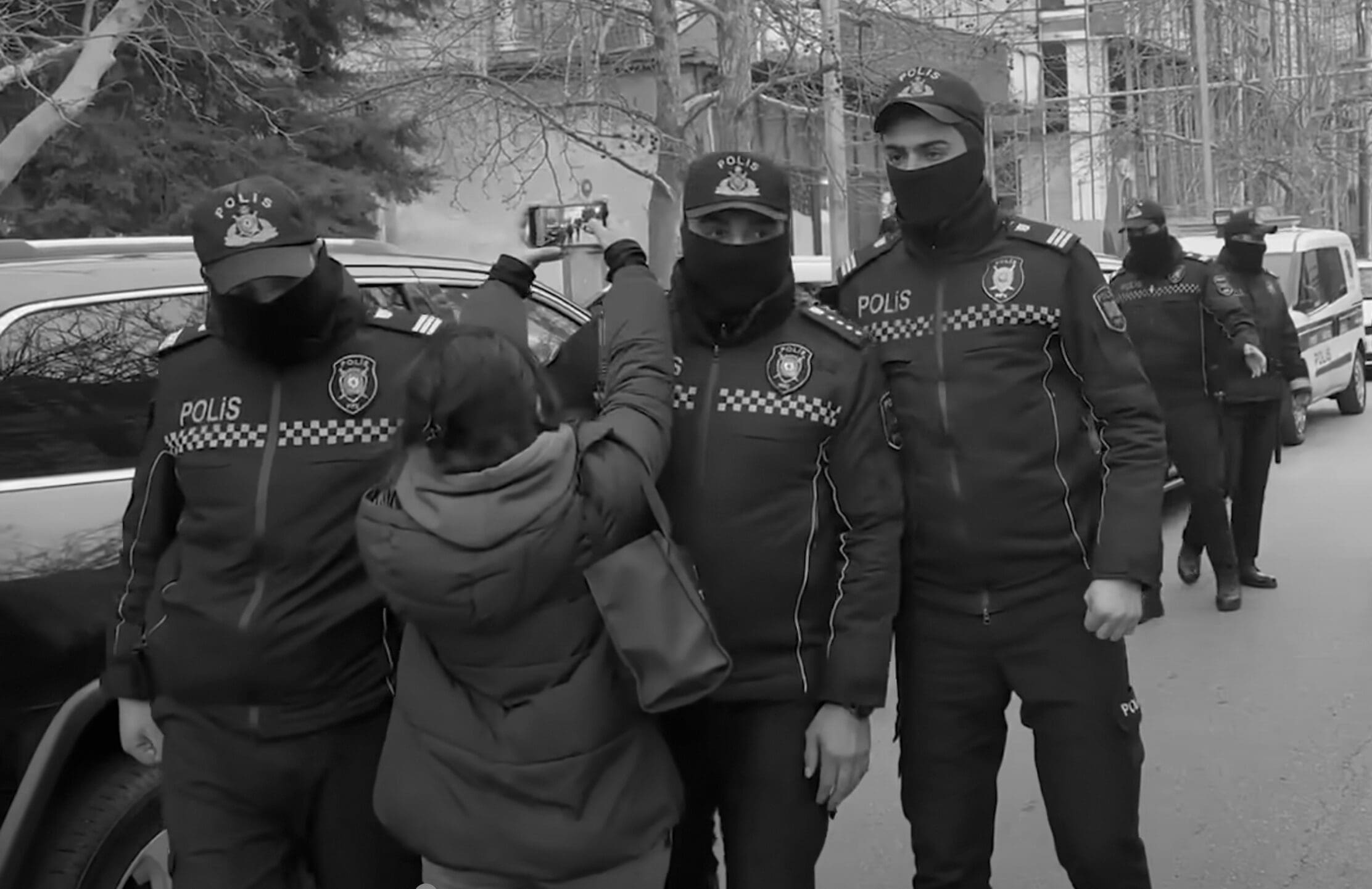 Hazırda həbsdə olan jurnalistimiz Aytac Tapdıq Bakıda çəkiliş aparmağa polis tərəfindən mane olur.
