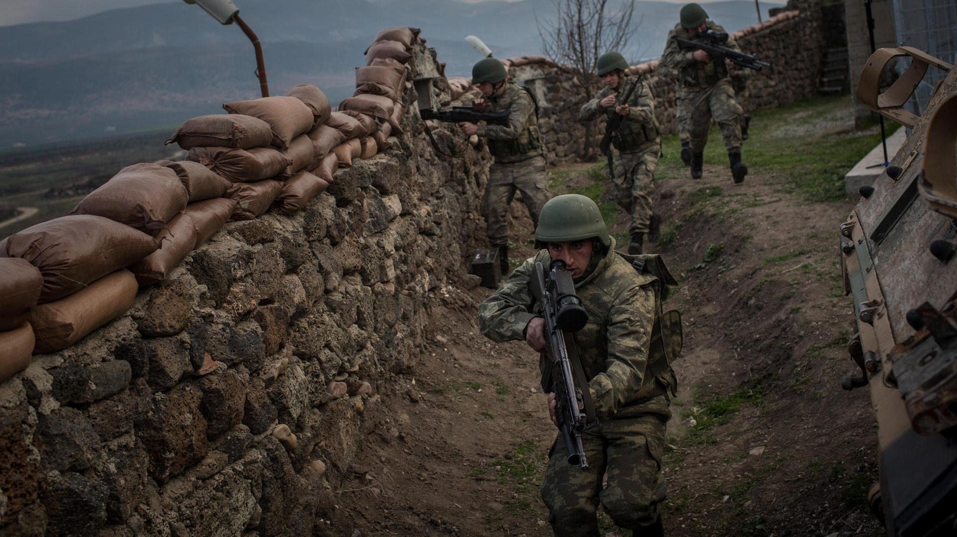 "Qüvvələrimizin atəşkəs qərarına sadiq qalmasına və bütün atəşkəs bölgəsindən çıxarılmasına baxmayaraq, Türkiyə dövləti və ona müttəfiq olan terrorçu qruplar hələ də atəşkəs rejimini pozur,” - SDF deyib