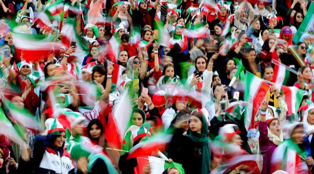 40 illik qadağadan sonra iranlı qadınlar stadiona buraxıldı